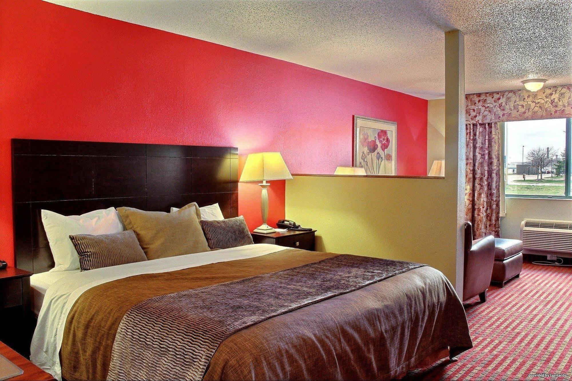 Comfort Inn & Suites At I-74 And 155 Morton Chambre photo