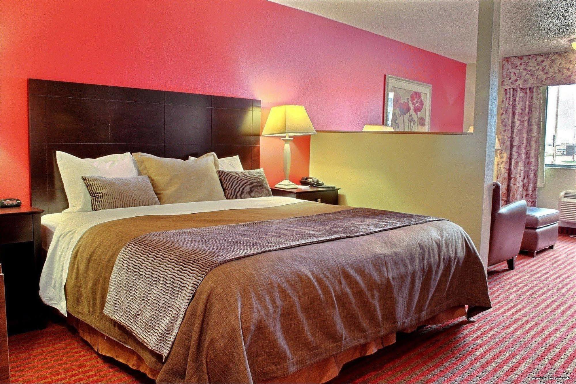 Comfort Inn & Suites At I-74 And 155 Morton Chambre photo
